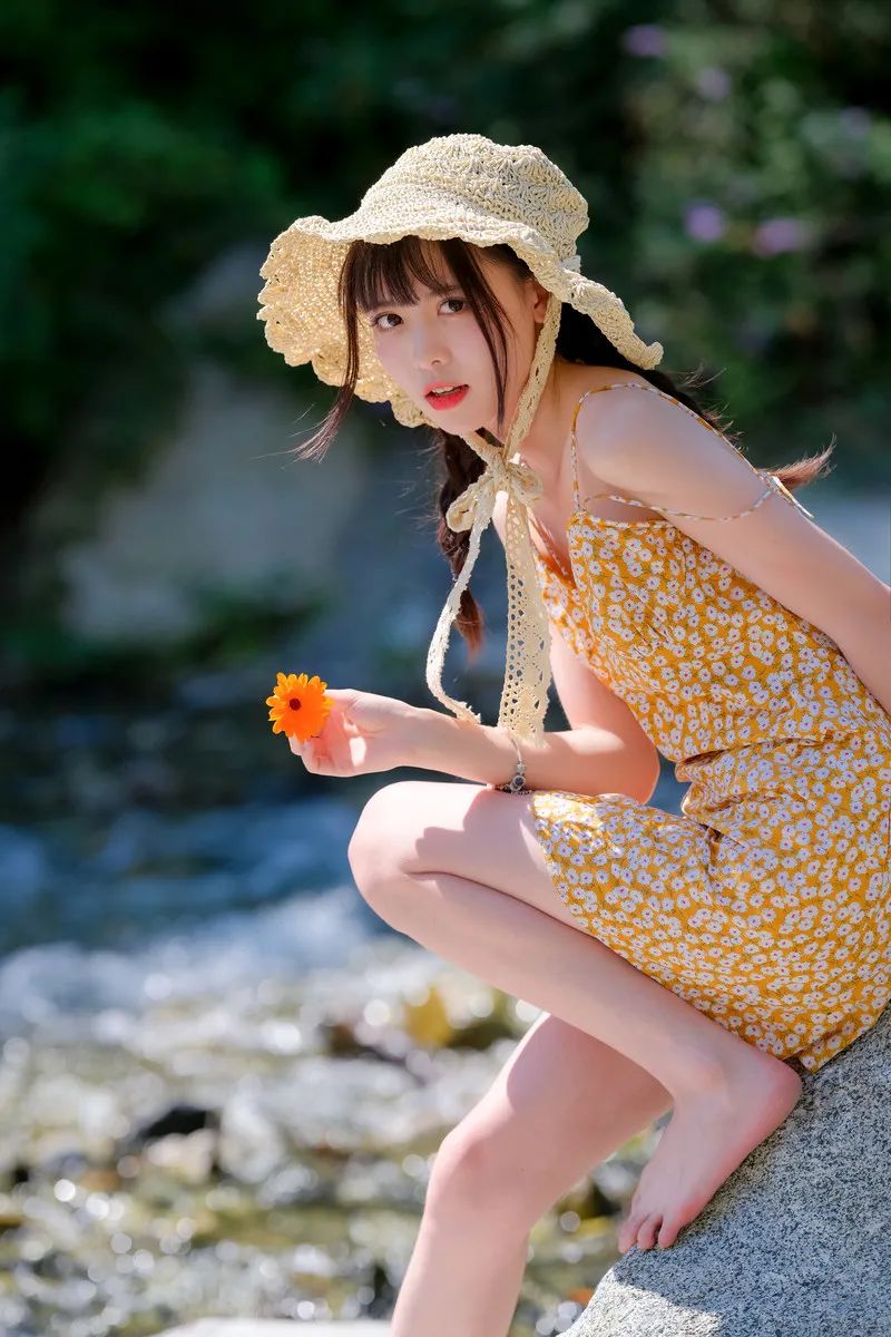 妹子摄影 – 恍如夏日柠檬一样纯净的美腿足控少女_图片 No.12