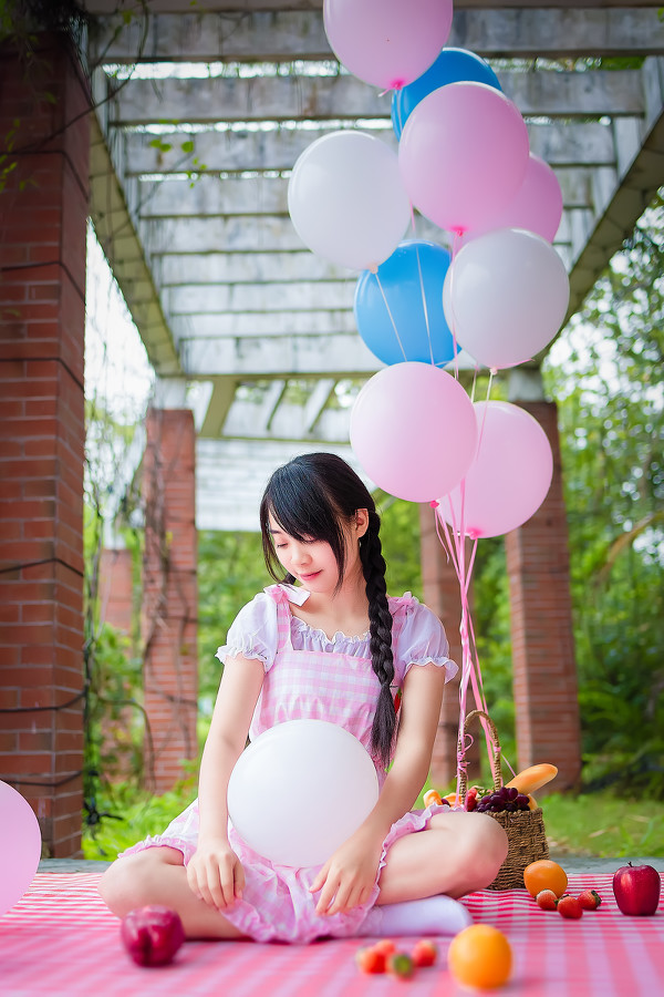 妹子摄影 – 粉色质感的麻花辫女孩在野营_图片 No.6