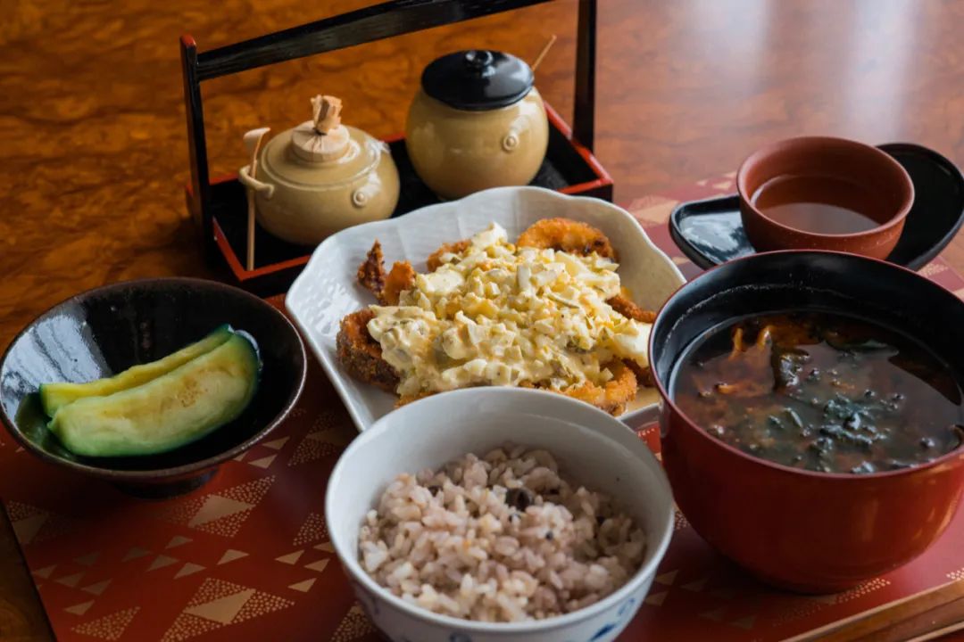 为什么日本人吃饭要用这么多碗碗碟碟？_图片 No.8