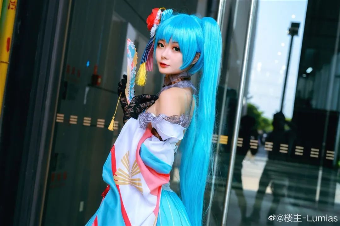 cosplay -VOCALOID 初音未来 MIKU39(@浅树迟栗)，低胸装有点亮啊_图片 No.4