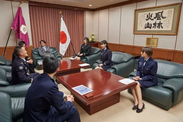 这身军装也超级动人啊！日本女声优“上坂瑾”一身军装参观日本自卫队统合幕僚监部_图片 No.2