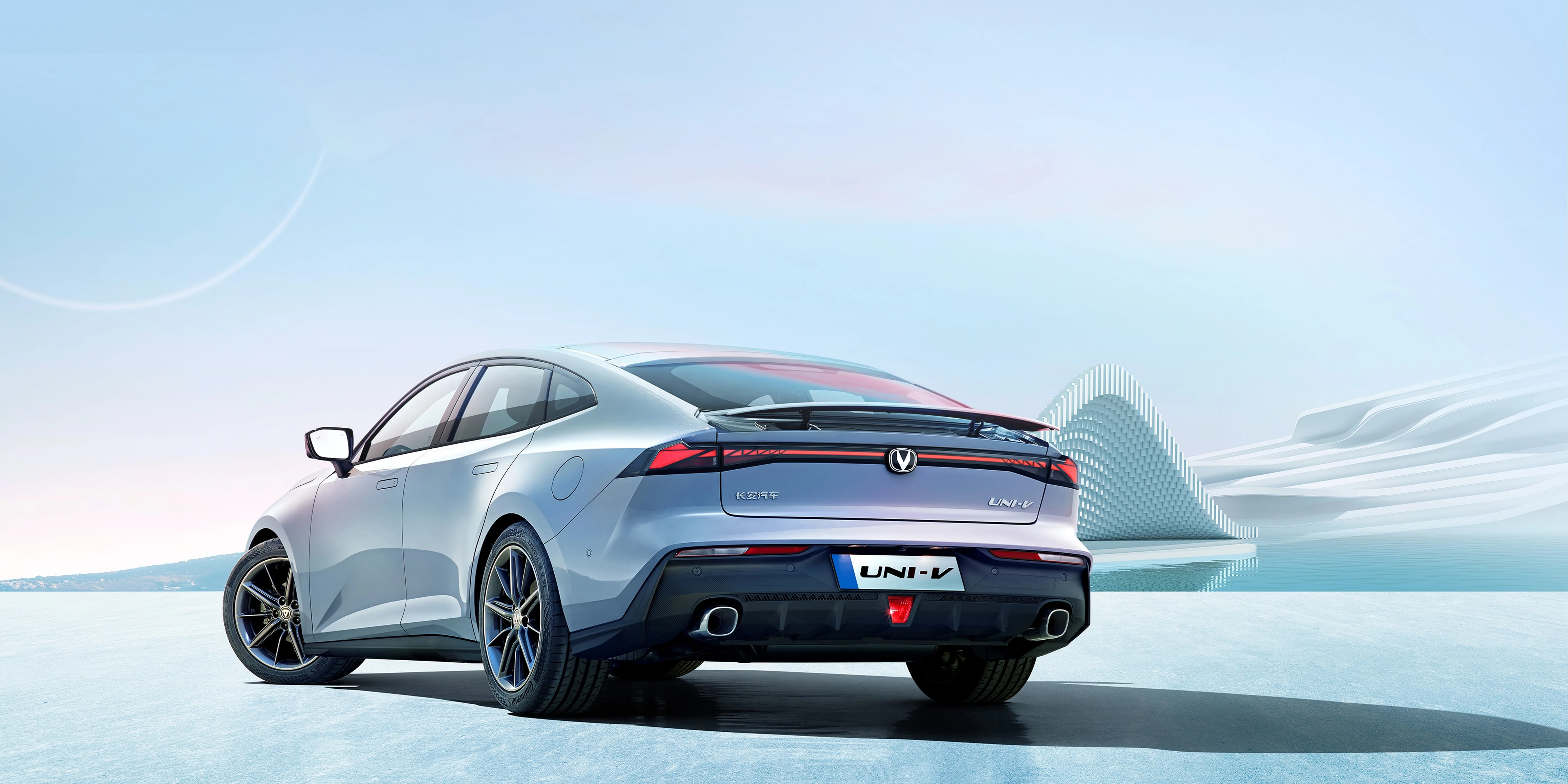 掀背coupe 电动尾翼,长安uni-v颜值真没得挑