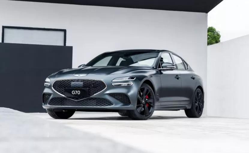 宝马M135i xDrive官图公布；本田CB1100系列发布最后一款