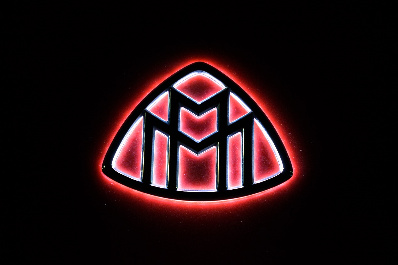 快来看，一台尊贵小汽车