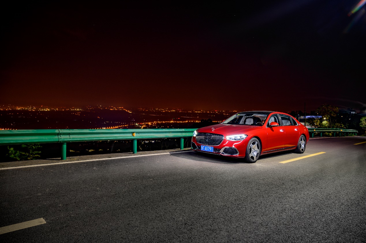 快来看，一台尊贵小汽车