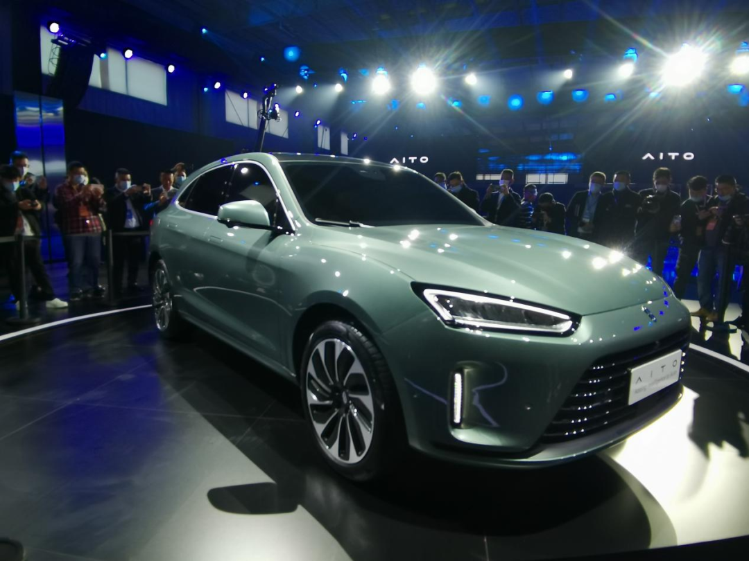 AITO携旗下首款豪华SUV亮相,基于HarmonyOS智能座舱实现万物互联