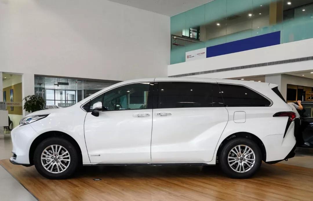 全新一代路虎揽胜官图曝光；赛那SIENNA将于10月30日正式上市