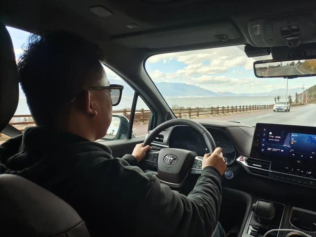 二/三胎家庭选车必看！试驾广汽丰田赛那SIENNA