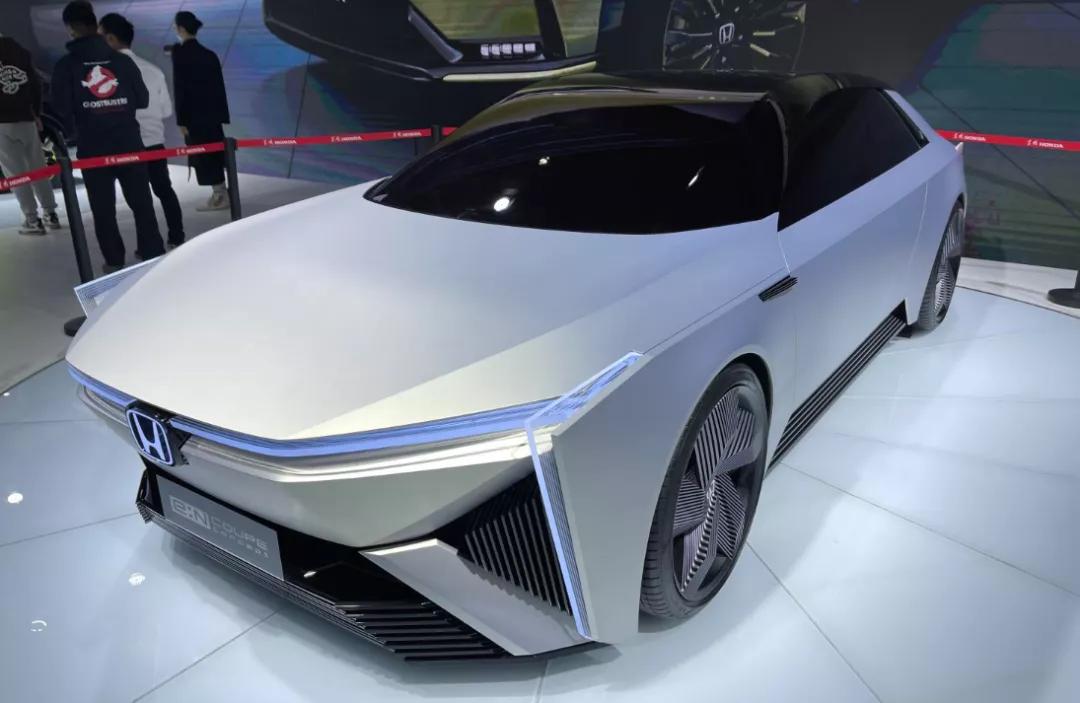 全新一代路虎揽胜官图曝光；赛那SIENNA将于10月30日正式上市