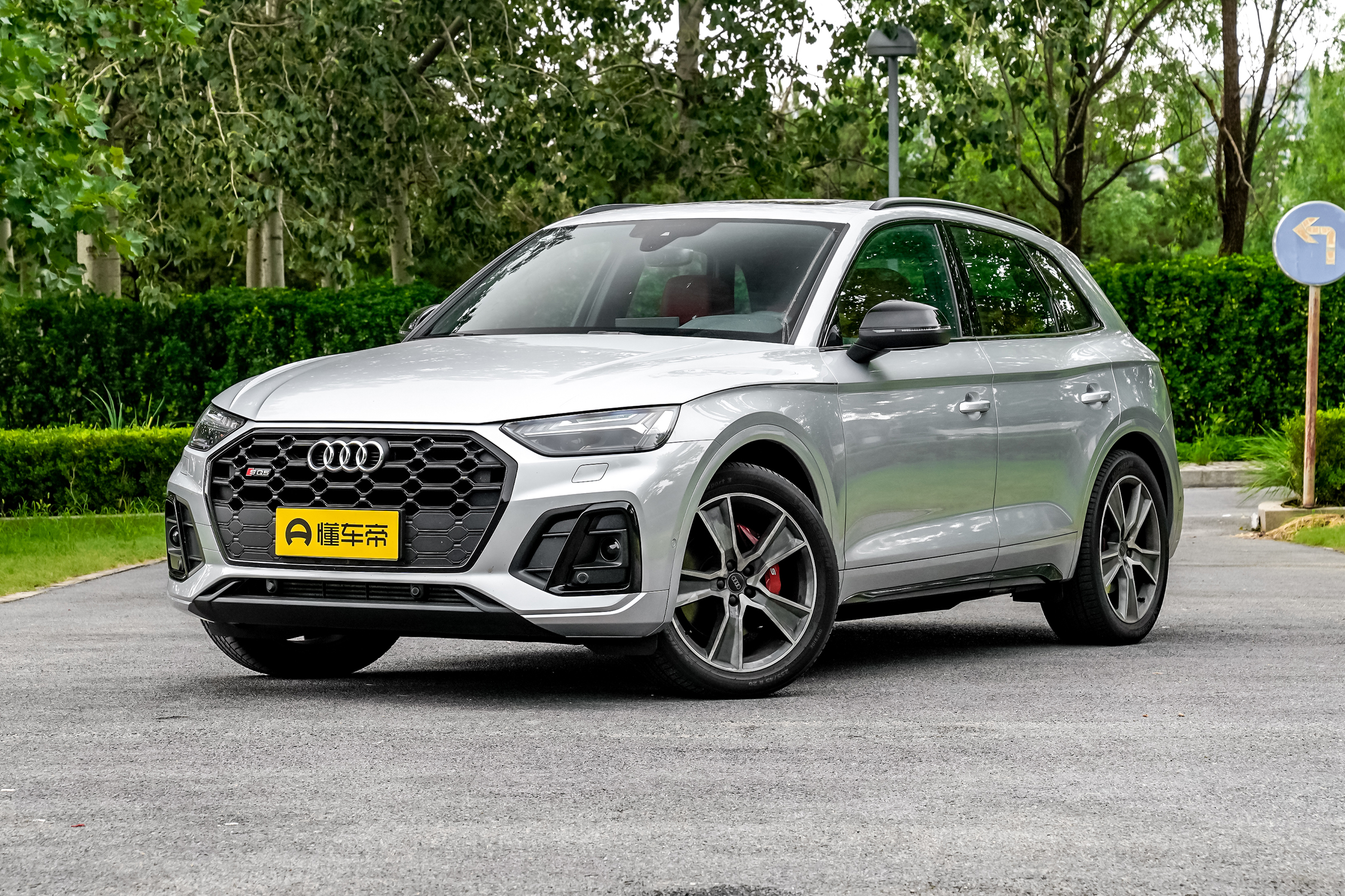 新车 </p><p>　　 或更名“45”，取消V6发动机，竞争Macan！全新AMG GLC 43谍照