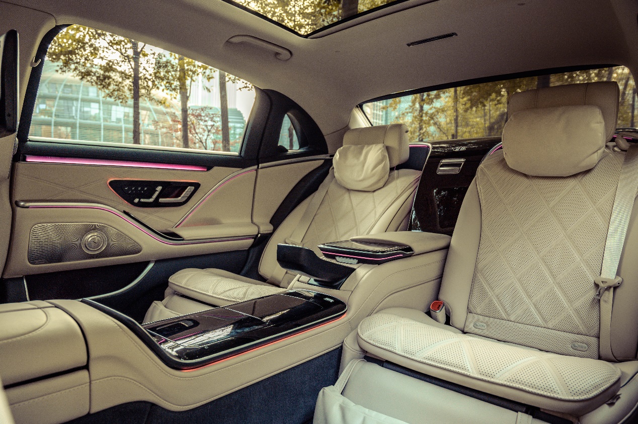 快来看，一台尊贵小汽车