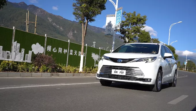 二/三胎家庭选车必看！试驾广汽丰田赛那SIENNA