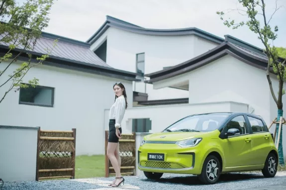 最佳通勤座驾！思皓E10X能拼得过宏光MINI EV吗？