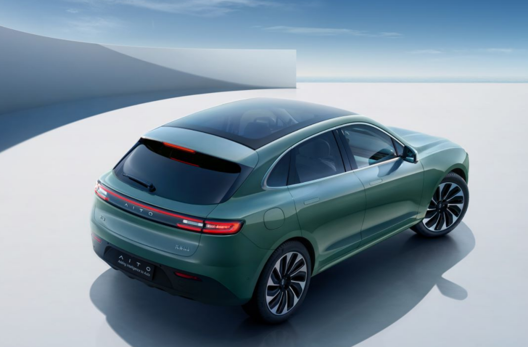 华为主导开发,AITO问界M5正式亮相,预售价25万元起