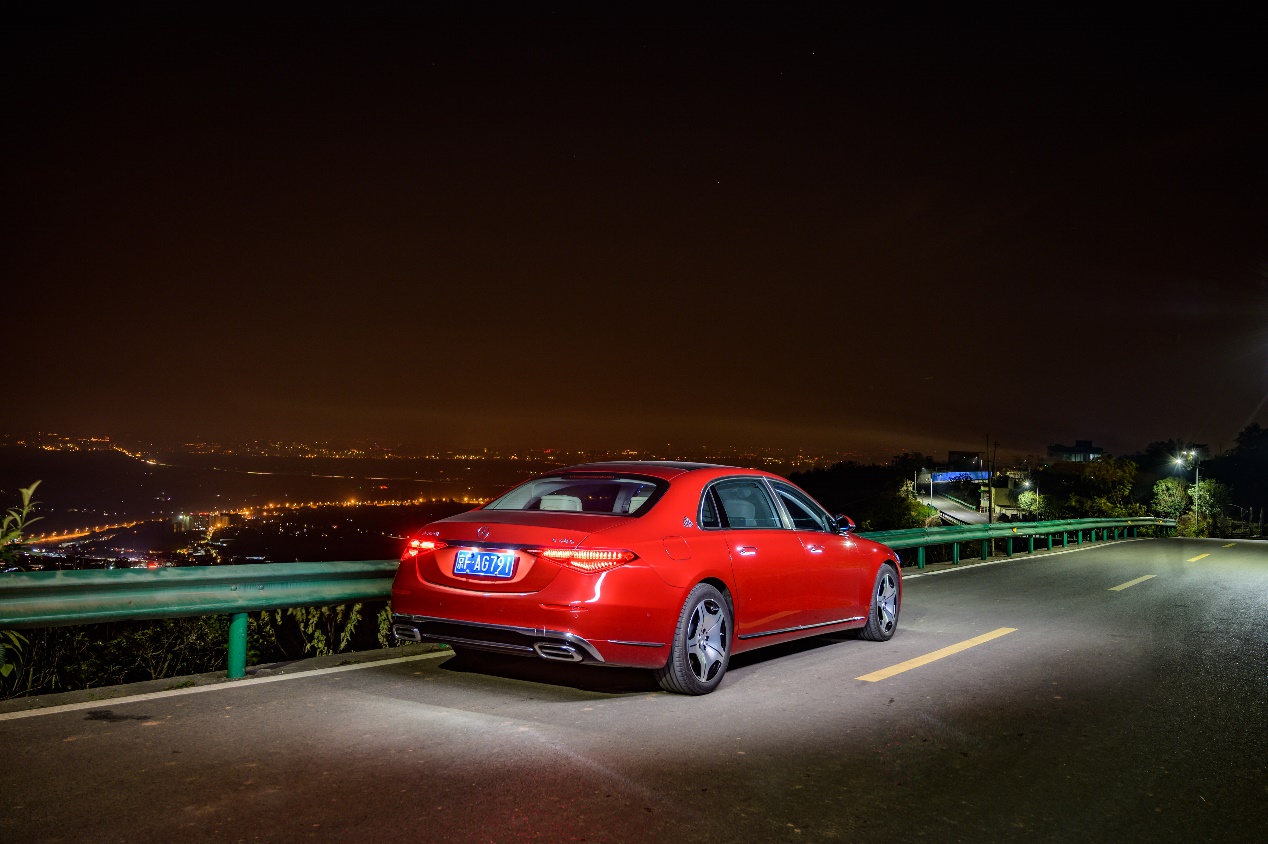 快来看，一台尊贵小汽车