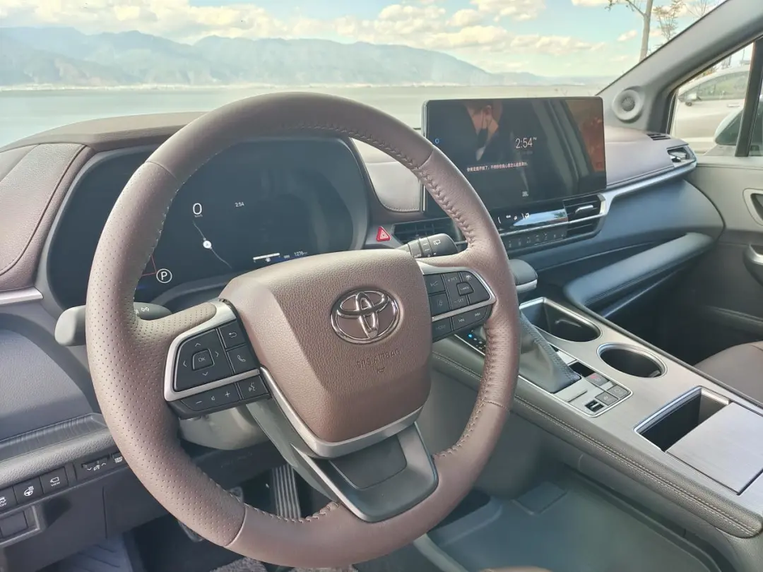 二/三胎家庭选车必看！试驾广汽丰田赛那SIENNA