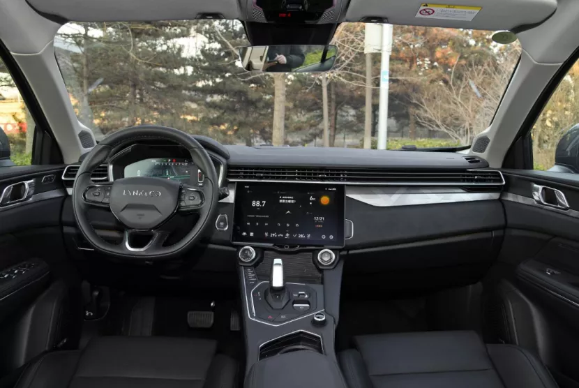 威马新能源车在充电站自燃；北汽BJ212将推出新一代车型