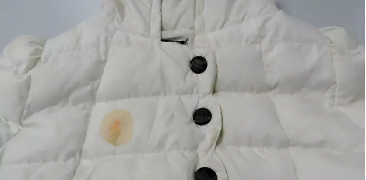 羽绒服脏了别水洗！教你这么做，羽绒服干净如新，真好用
