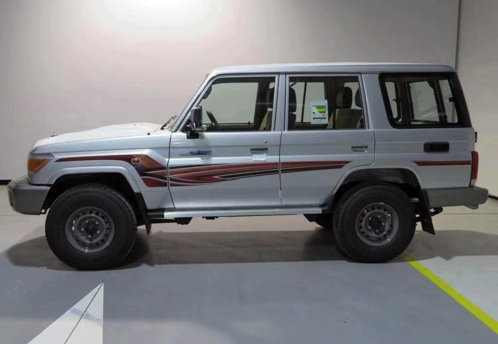 丰田陆巡LC70新车型官图发布，用字母车标，搭载4.5L柴油动力