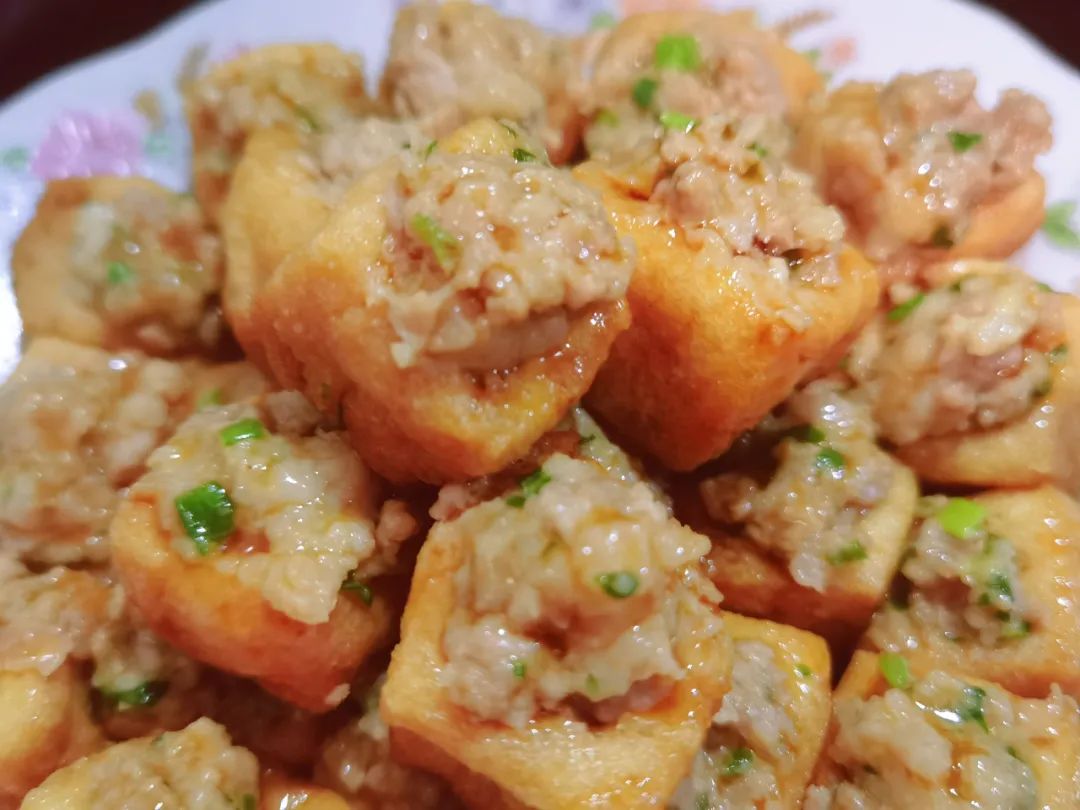超下饭的油豆腐塞肉，一口一个很过瘾，肉香和豆香结合在一起