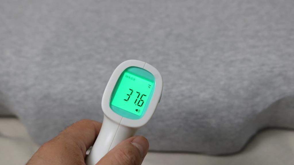 颈部放轻松 睡眠更轻松——8H 小欢喜石墨烯热敷仿真按摩助眠枕