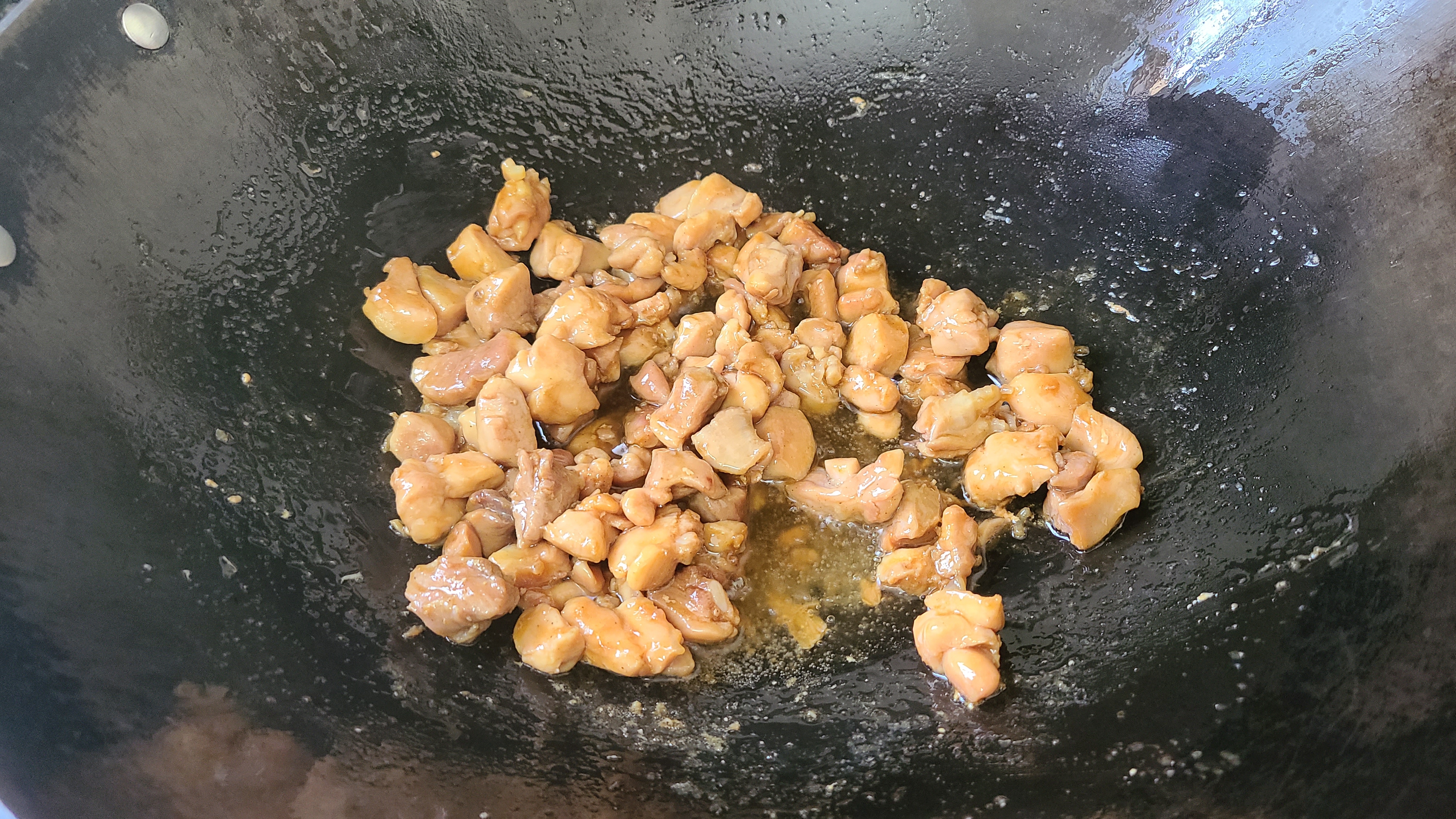 鸡腿别卤着吃，教你一个广东家常吃法，咸香美味，好吃又好看