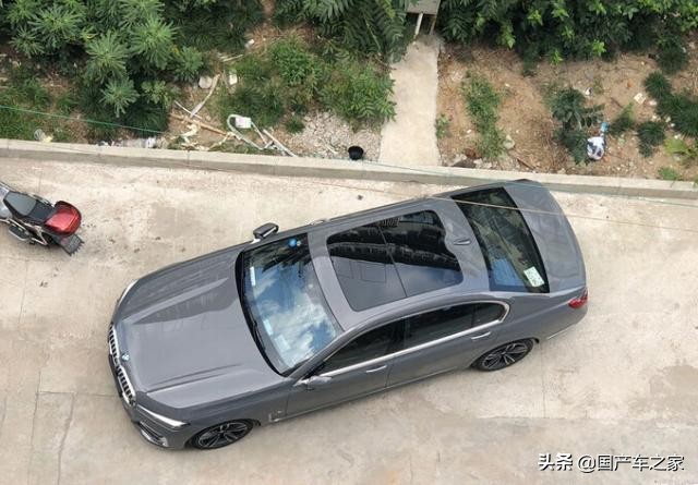 宝马730li低配实拍，贝灰色车身很特别，大双肾越看越好看了