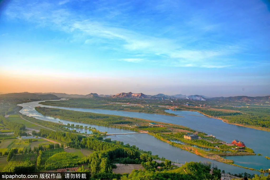 太惊艳了！北京周边有条“天路”直上云端，来“京北第一草原”赏中国之最，消暑好去处！