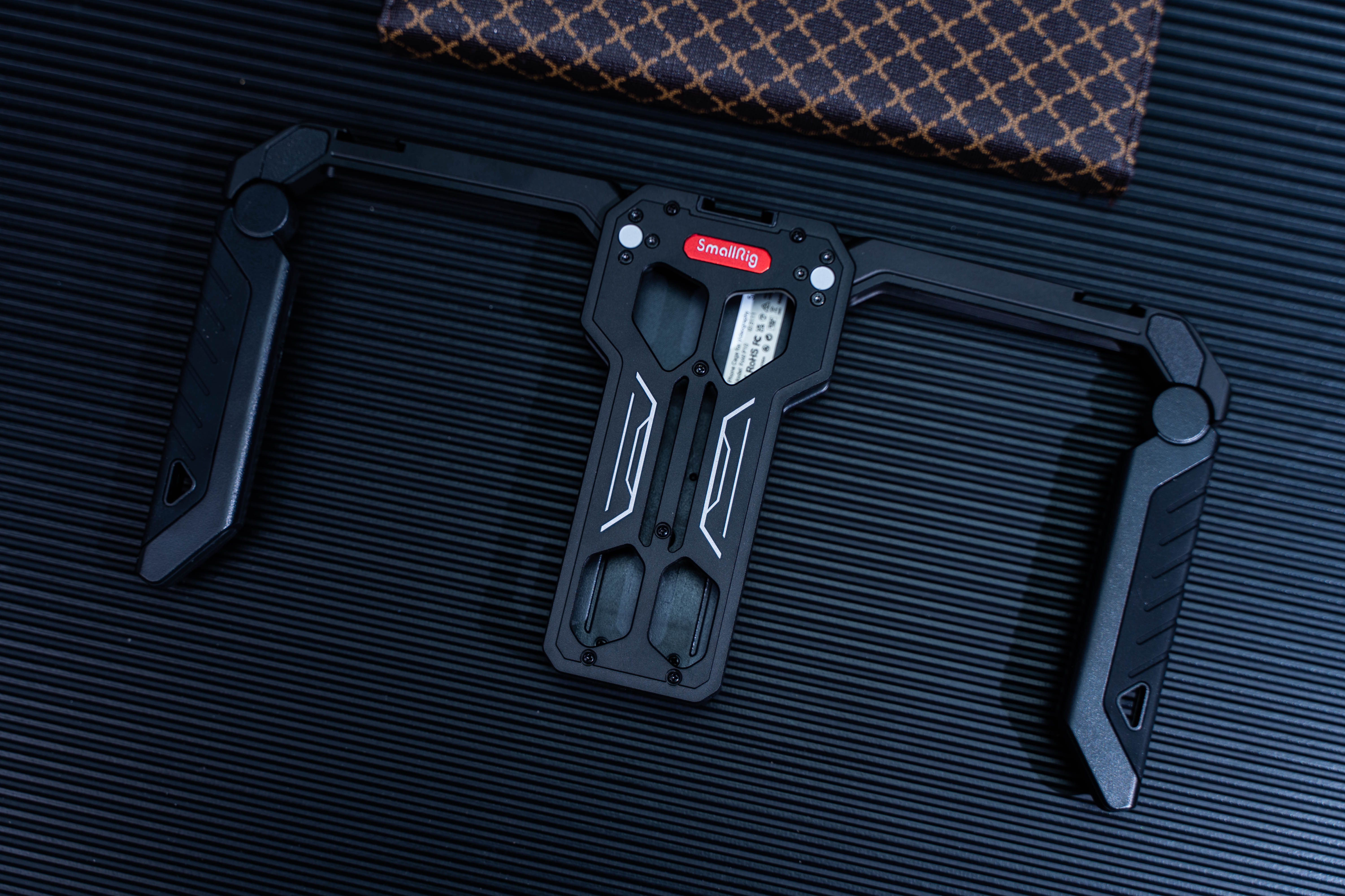 怎么用手机拍出大片？斯莫格手机折叠拓展框为视频创作者助力