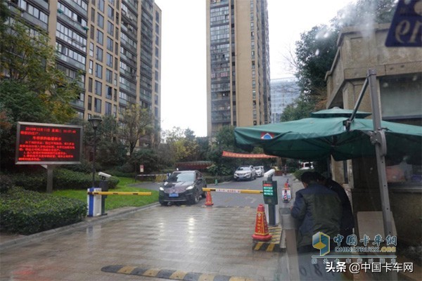 奥铃TX跟车半天 城市快运人的生活知多少