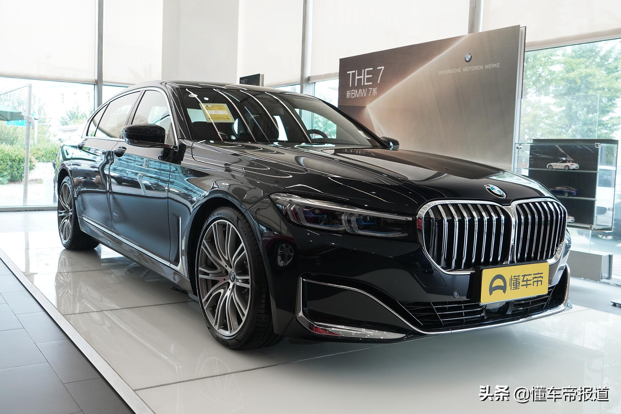 新车 </p><p>　　 新款奥迪A8L典藏版到店实拍，售85.88万元起，再战奔驰S级