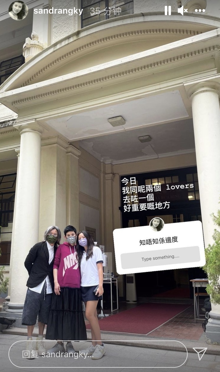 吴君如带丈夫女儿回母校，陈可辛厚底鞋抢镜，女儿身高快赶上妈妈