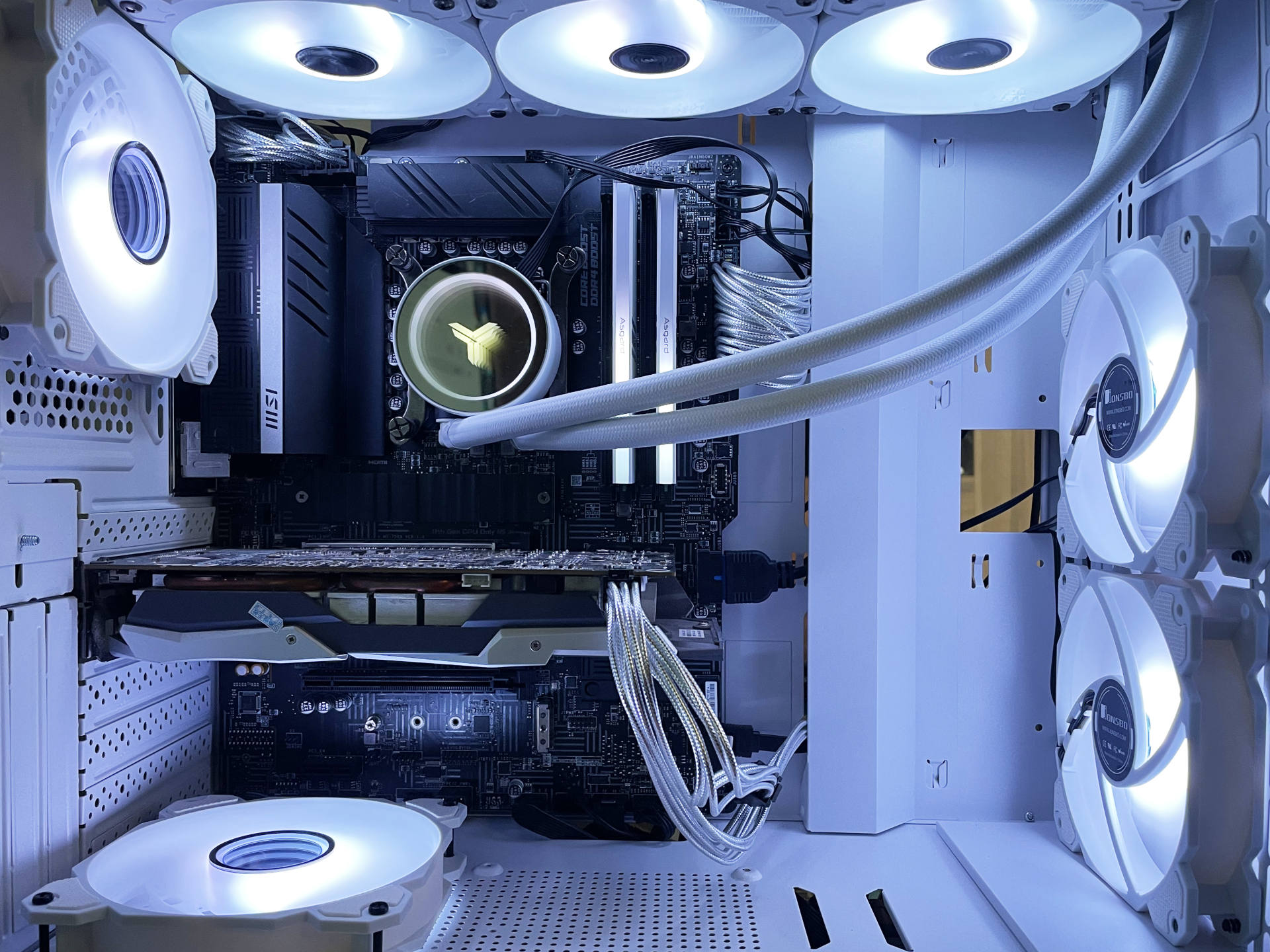 圣洁白机箱怎能缺少白内存？阿斯加特女武神指明方向