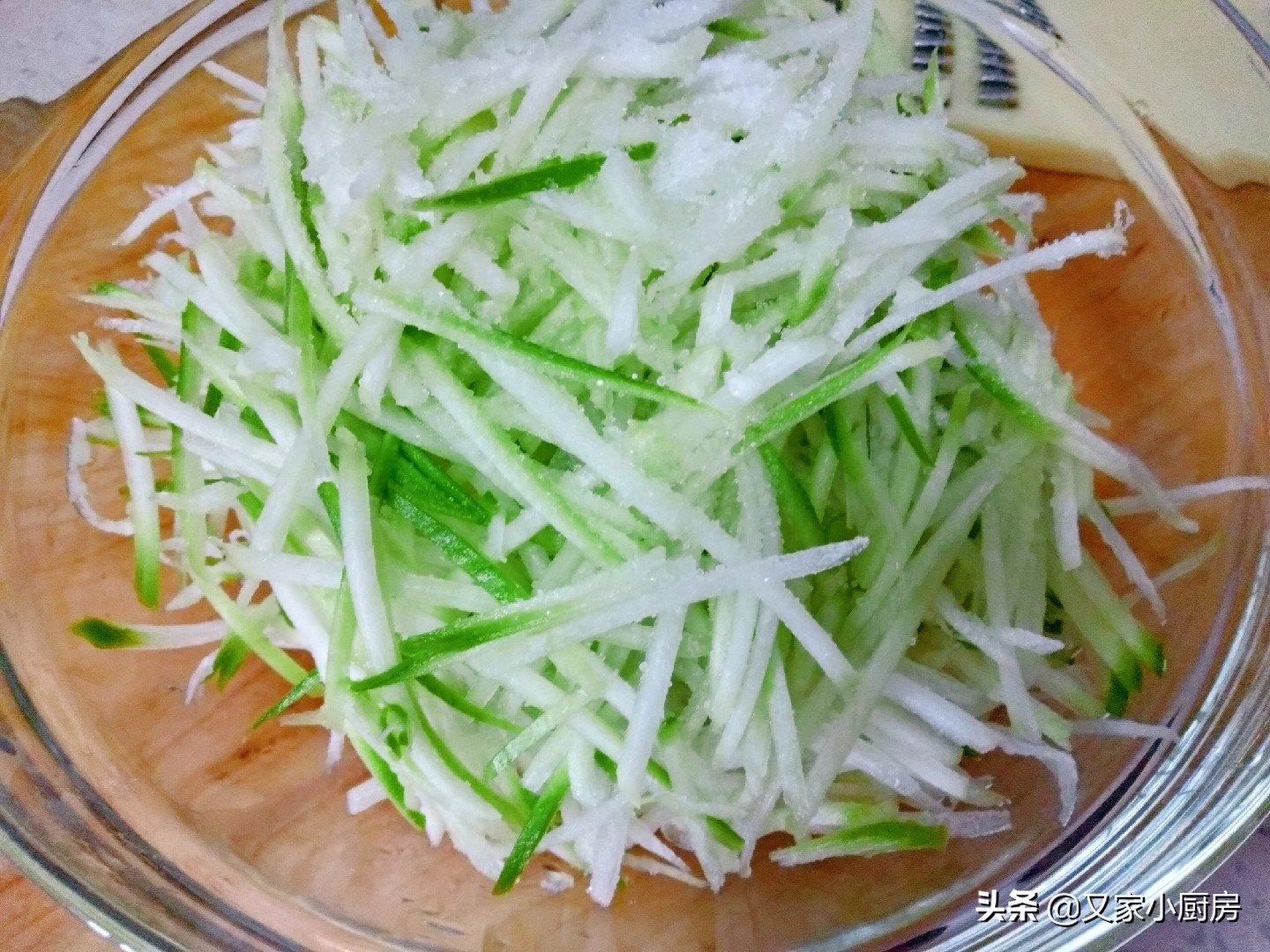 萝卜馅饺子好吃，调馅是关键，分享我家秘制调馅法，出锅鲜美多汁