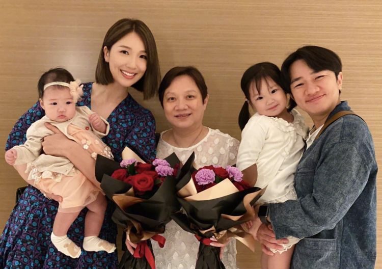 王祖蓝和老婆女儿转动眼球，Gabby画风搞笑，被调侃全家“蓝化”