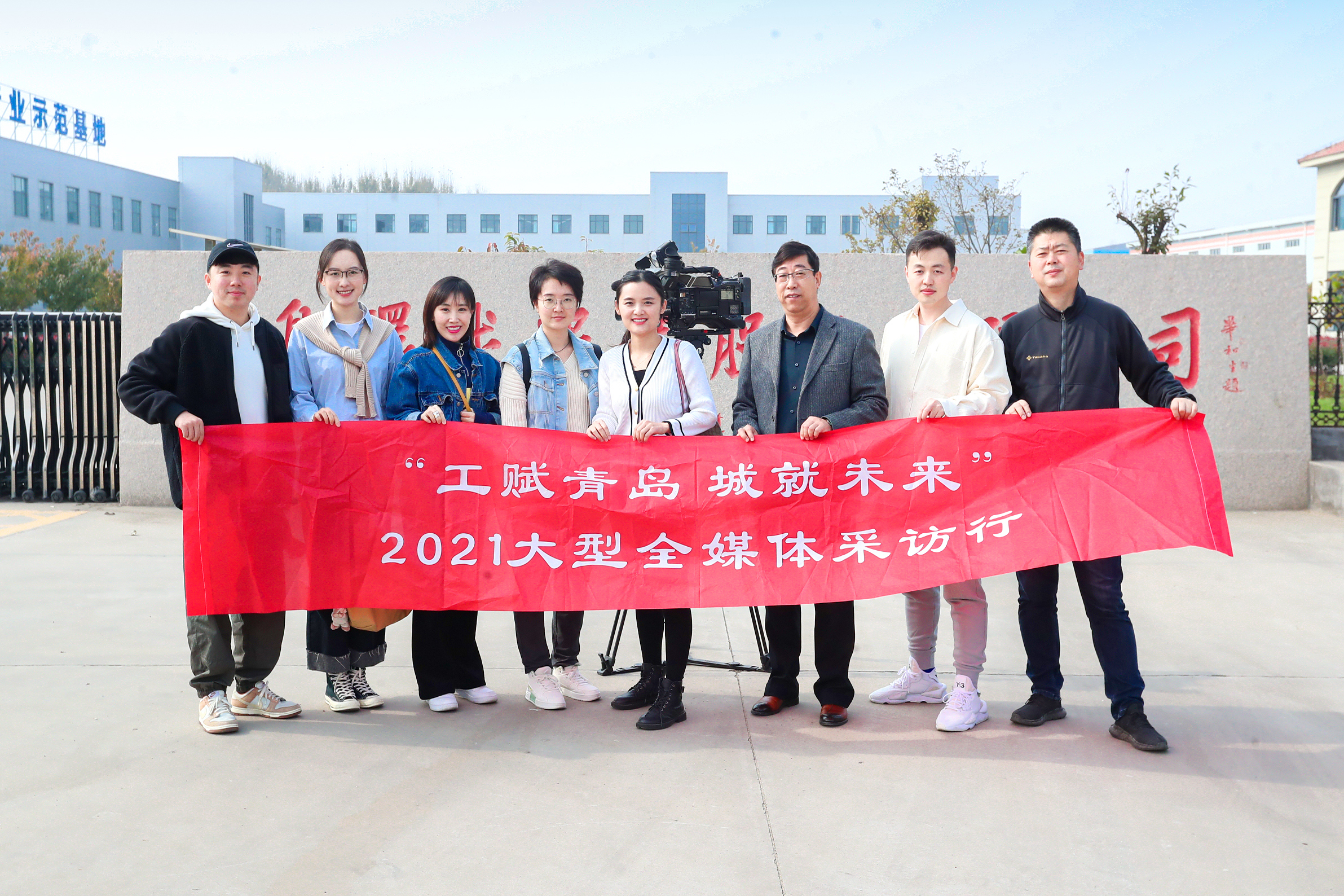 工赋青岛 智造强市② | 定制西服2分40秒智能剪裁成型！探访青岛67年服装企业的&ldquo;数字蝶变&rdquo;