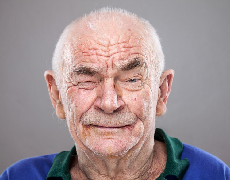 男人50歲後眉毛變長，意味著什麼？ 是長壽特徵還是身體出問題了？