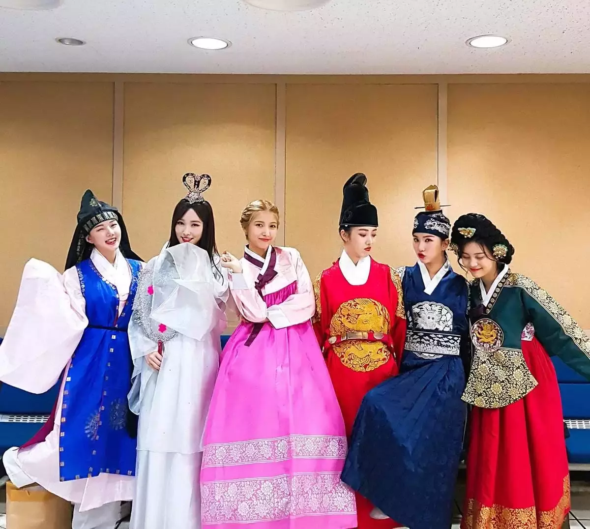 gfriend签售会大玩cosplay!变身迪士尼公主超吸睛
