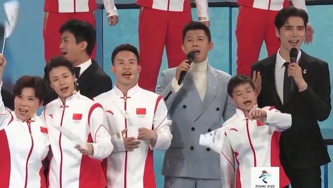 全紅嬋首度獻唱！揮舞北京冬奧會旗幟，冠軍級表演萬眾矚目