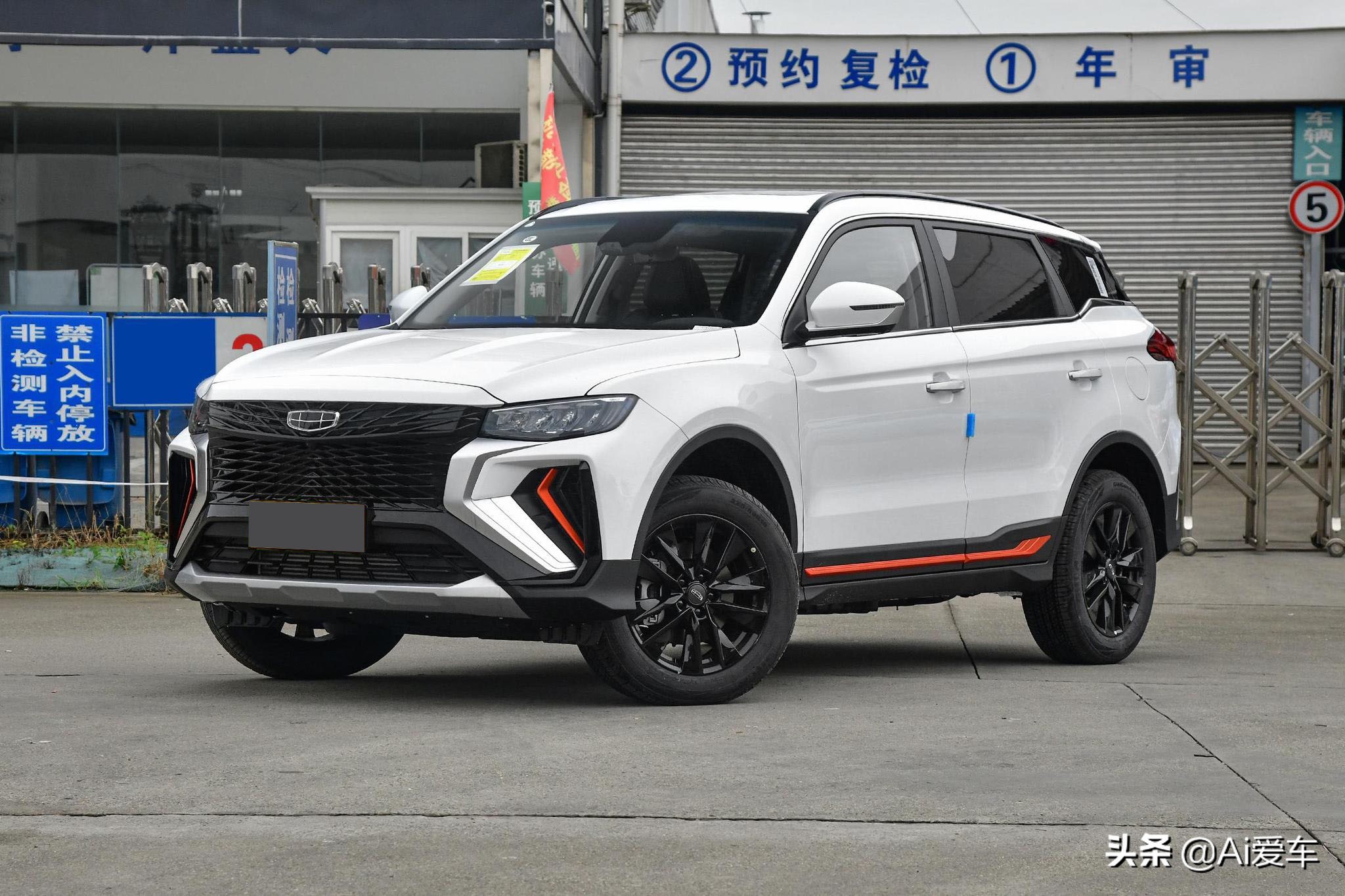 便宜大空间，高配置家用自动挡SUV，动力强还省油，实拍吉利博越