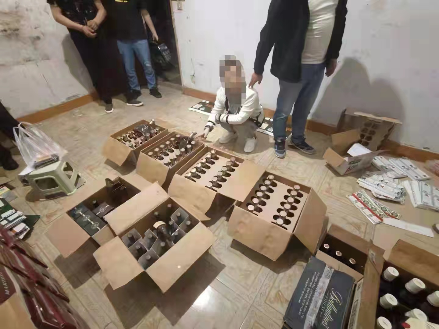 西安高新警方破获制售假洋酒案