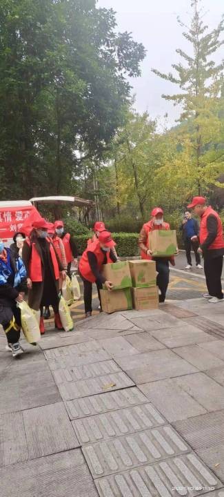 长城汇公益协会刘贤书爱心团队慰问敬老院纪实