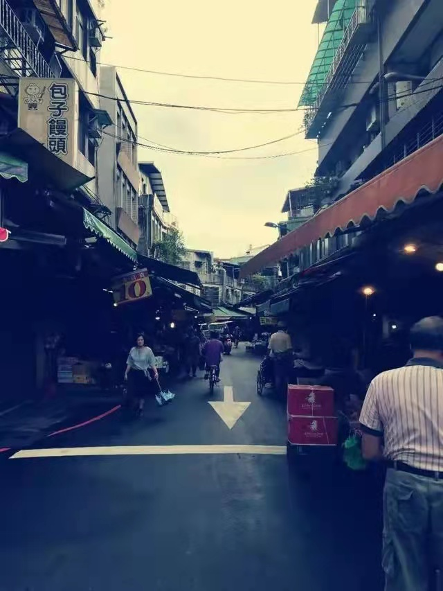 台湾30年来经济裹足不前，陷入“越穷越吵，越吵越穷”的怪圈