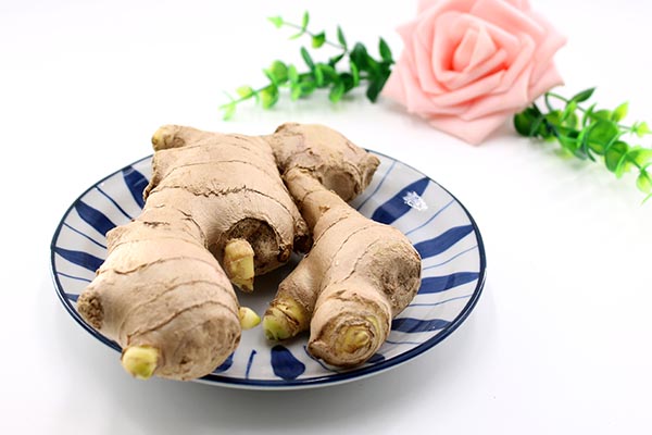 发芽的大蒜、土豆有没有毒？是趁早扔掉还是继续吃？看完长知识了
