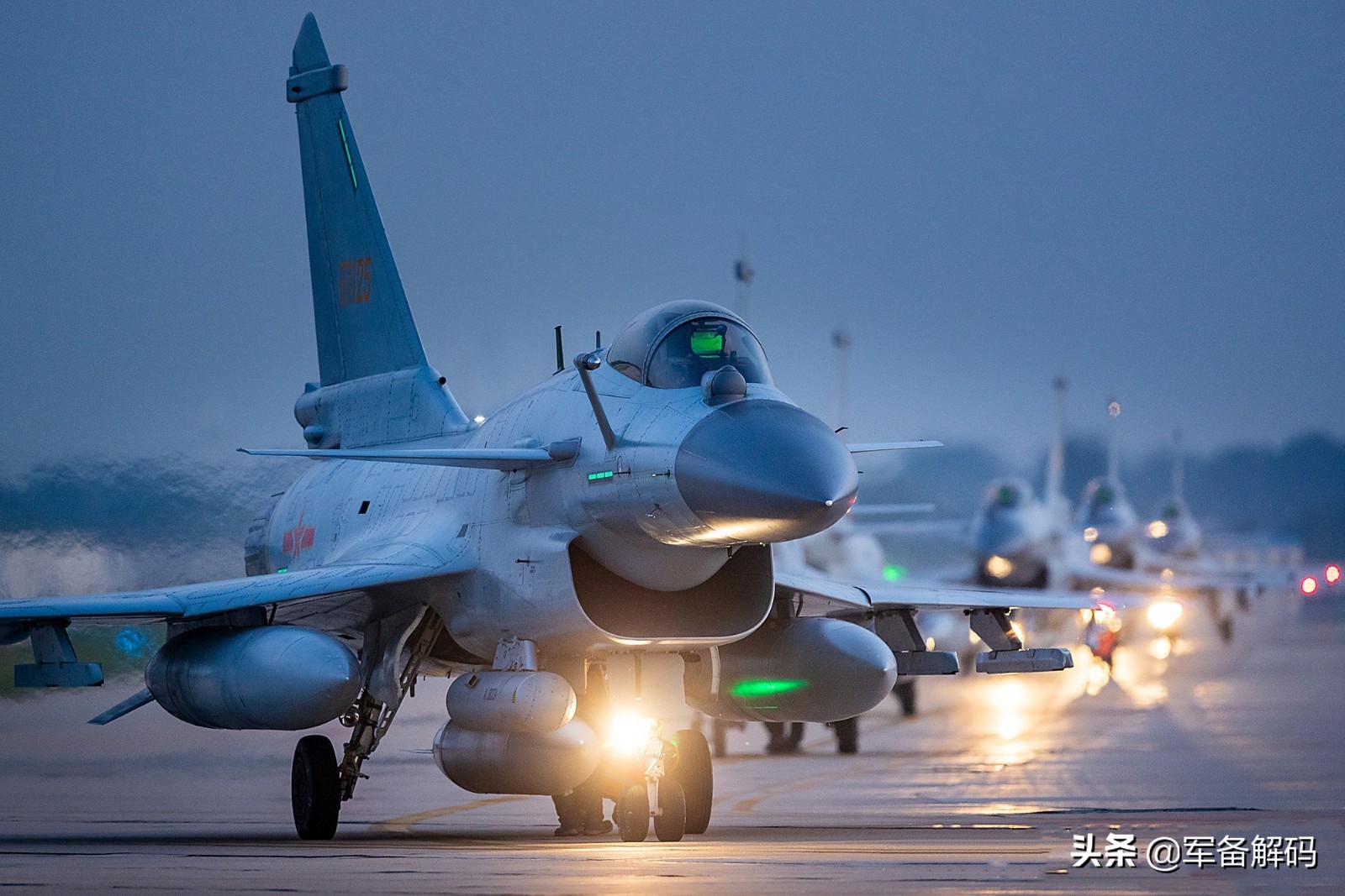 ��-57��ˤ1�ܣ�F-22��F-35��ˤ5�ܣ�Ϊ�μ�-20���ڱ���1�ܲ�ˤ��