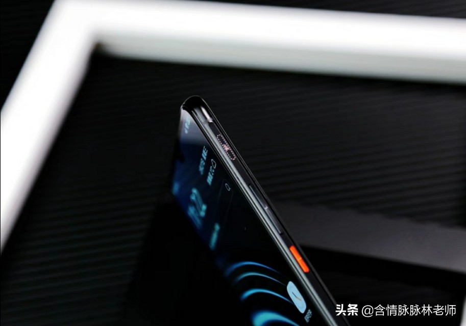 新款艾酷手机发布只要2998。6+128比小米9便宜一块钱。