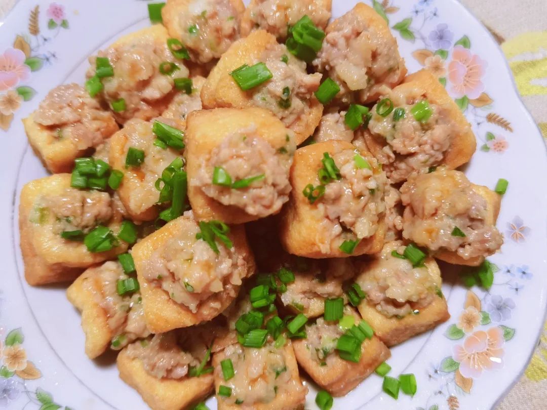 超下饭的油豆腐塞肉，一口一个很过瘾，肉香和豆香结合在一起