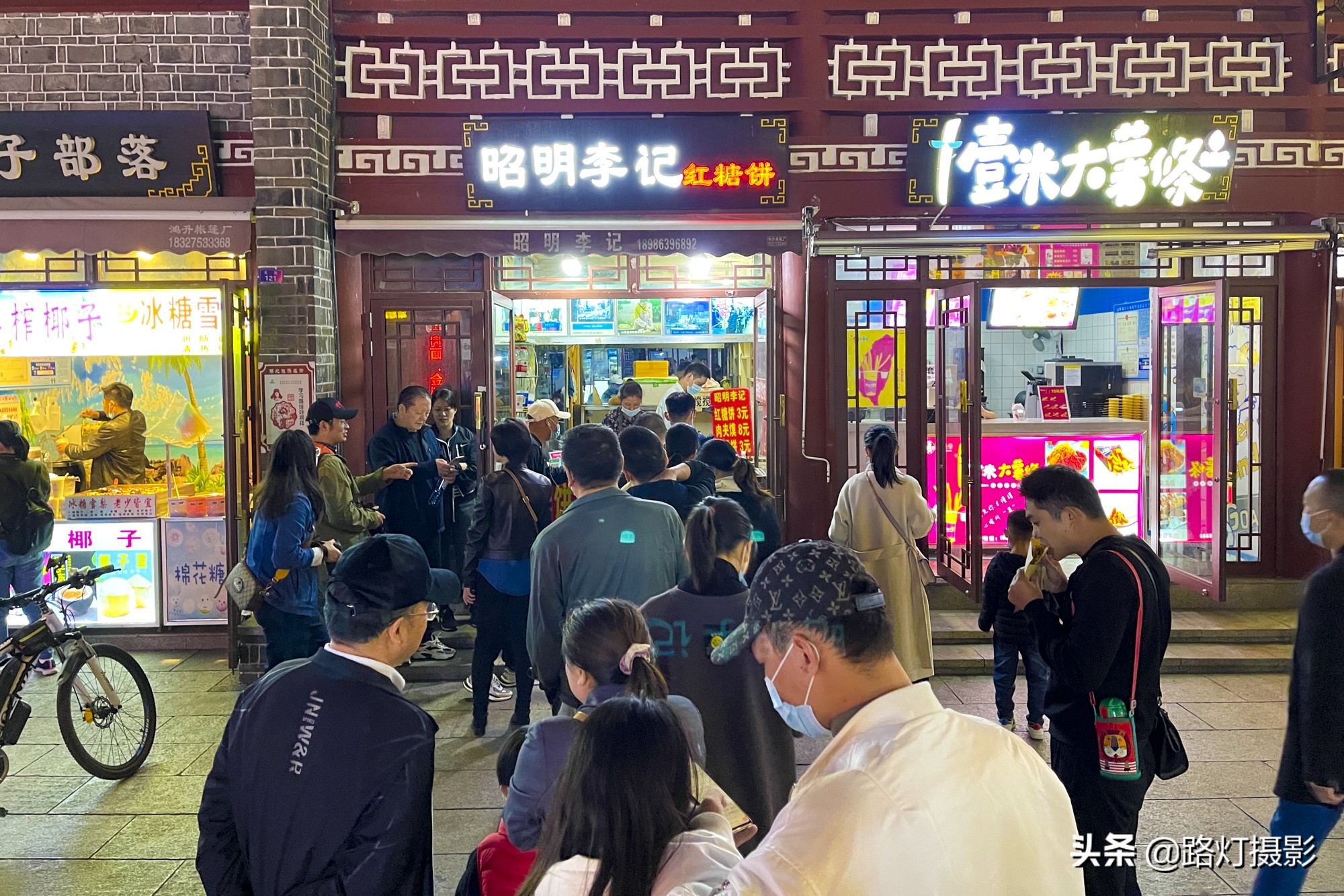 火遍襄阳的网红美食，小两口靠卖饼月入10万，什么饼卖得这么火？