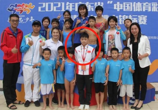 大忙人！全红婵北京刚忙完又飞广东，再次为后辈颁奖谈吐显成熟