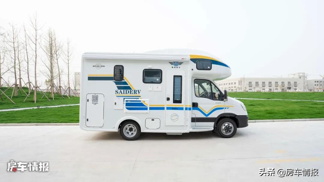 新款6座依维柯房车,标配10度电价格还不贵,一家人住真心宽敞